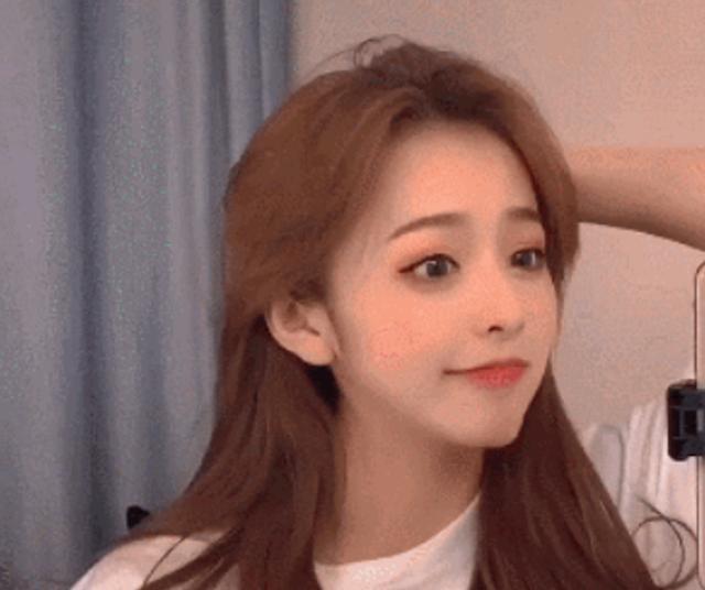 刘思瑶|千万网红刘思瑶翻车！歪头嘟嘴轻松获百万赞，真实样貌没脸见人？