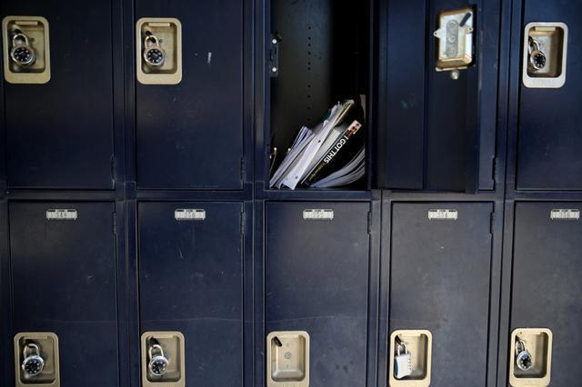 特朗普|以为此举能讨好选民，特朗普逼着美国大中小学开学，结果65％选民坚决反对