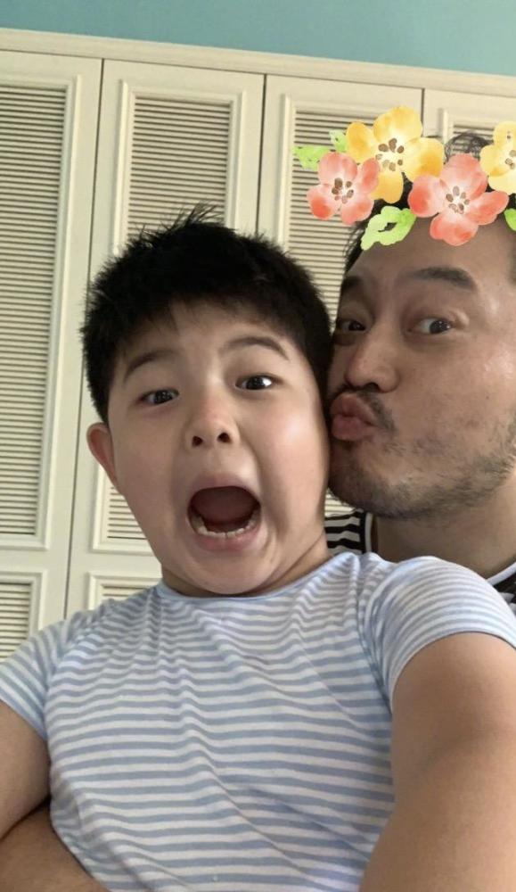 安吉|沙溢零点为儿子庆生，安吉长高到妈妈下巴，胡可坦言吵架吵不过他