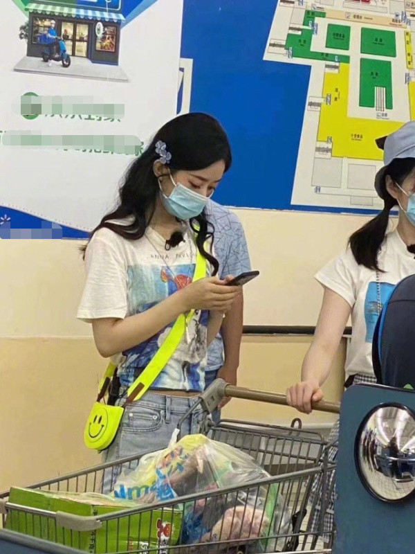 赵丽颖|赵丽颖《中餐厅》最新路透：工作累到双手扶腰，表情痛苦硬撑工作