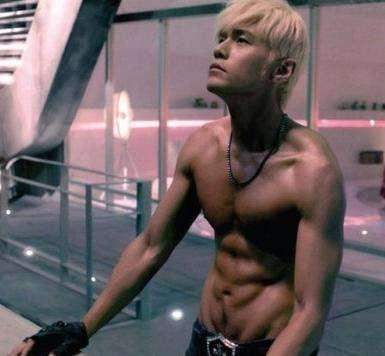 周杰伦|王力宏晒健身照，43岁身材依然壮硕，周杰伦看后投来羡慕的目光