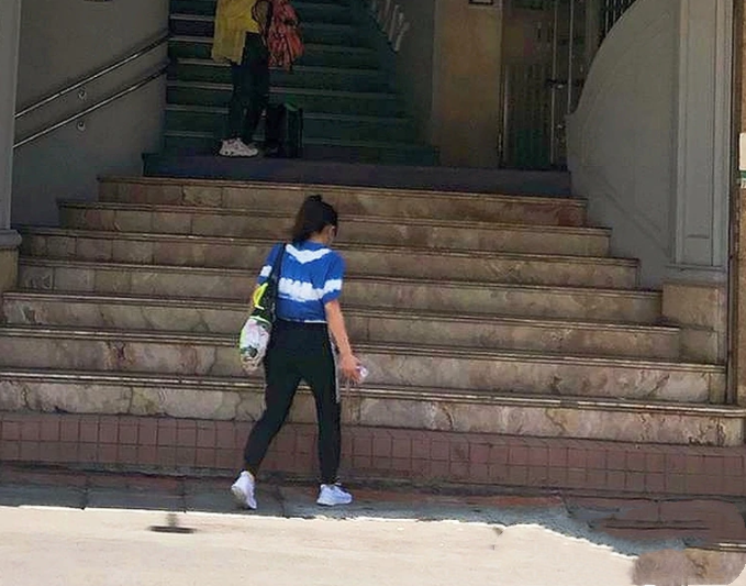 陈妍希|台媒曝陈妍希残酷瘦身法！穿劲装进出舞蹈室，一日2餐水煮饮食