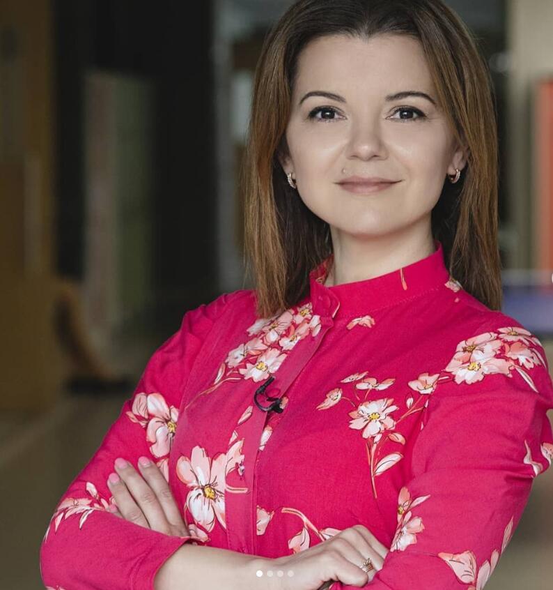 乌克兰美女|乌克兰美女主播门牙突然脱落，仍淡定继续播报，俄网民评论亮了