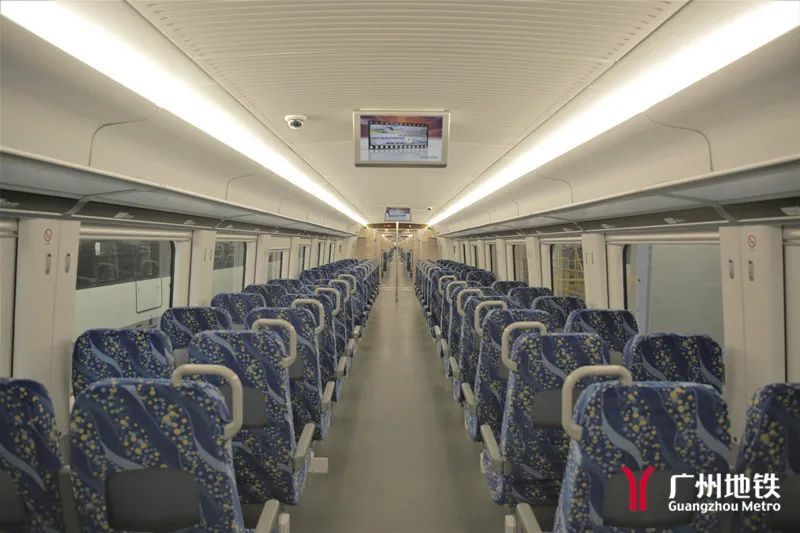 图:蒋代晋列车的座位布局为2 2布局,增加载客量,最大载客量可达1427