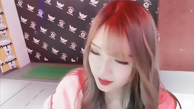 腐团儿参加线下粉丝团建,真实素颜再次被网友抓拍,看