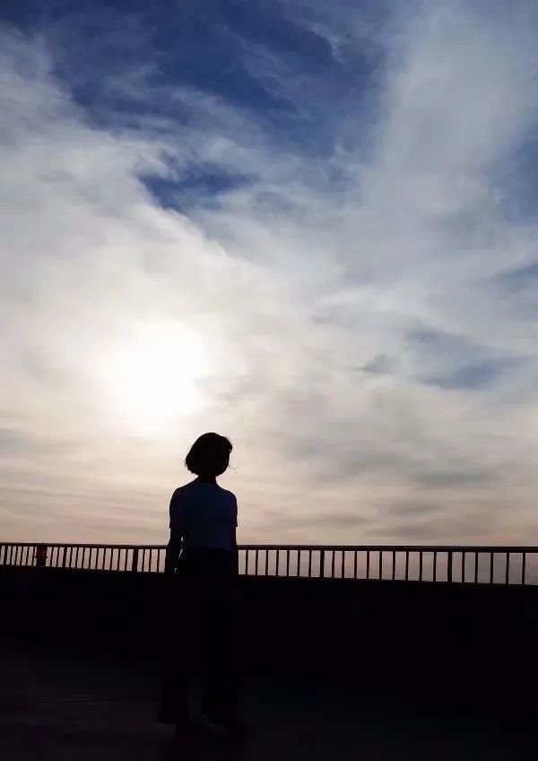 经历过多少人间悲欢,简单的五个字,就可以讲完这所有的故事:人是会变