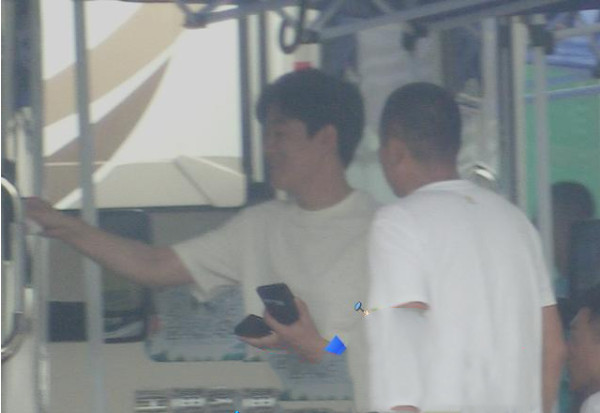 佟大为|佟大为12岁女儿近照曝光，身高和关悦一样高，颜值在线浓眉大眼