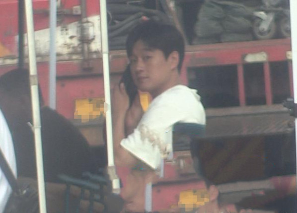 佟大为|佟大为12岁女儿近照曝光，身高和关悦一样高，颜值在线浓眉大眼