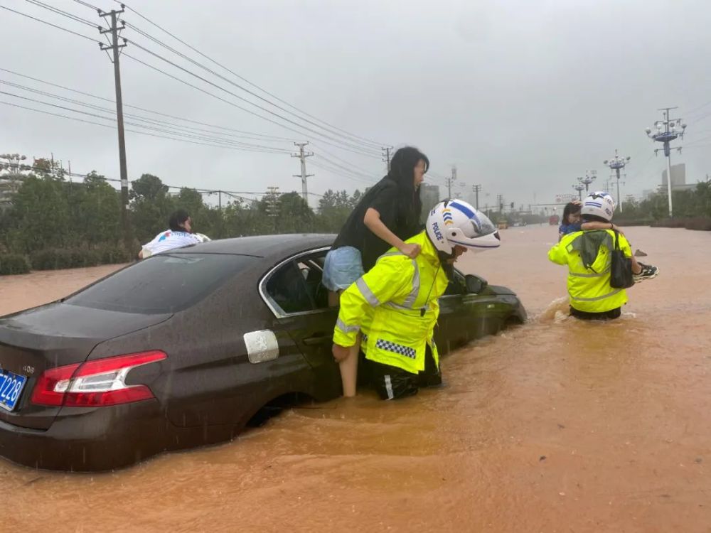 红色预警信号|448次叫应！61万条预警！战4轮洪水…意味着什么？
