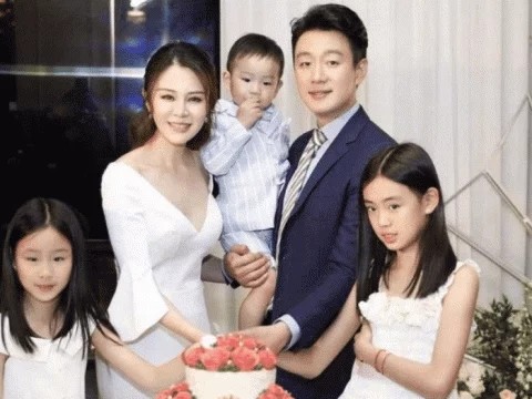 佟大为|佟大为12岁女儿近照曝光，身高和关悦一样高，颜值在线浓眉大眼