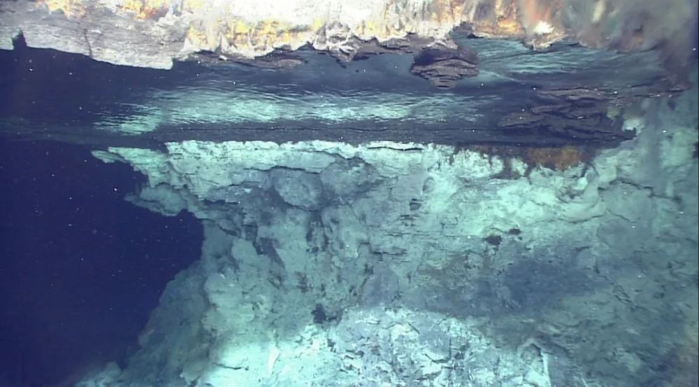 气态水|冰冷的深海里，怎么会有383.3℃的“气态水”？