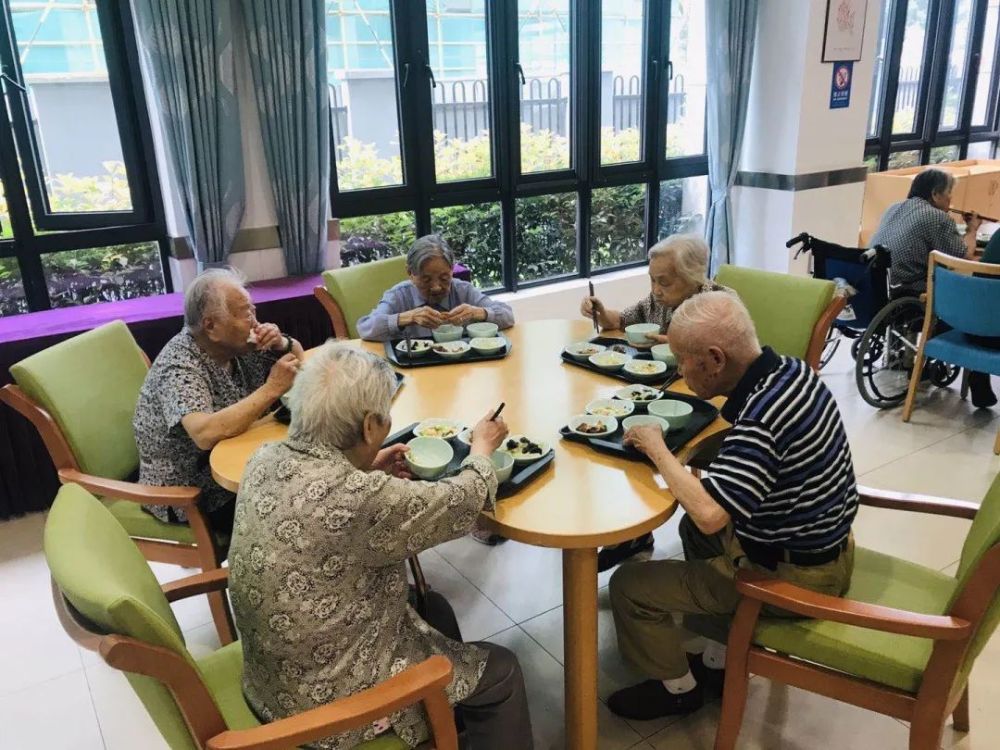 养老机构老年人吃饭放心吗小虹替你们去看了还有了新发现