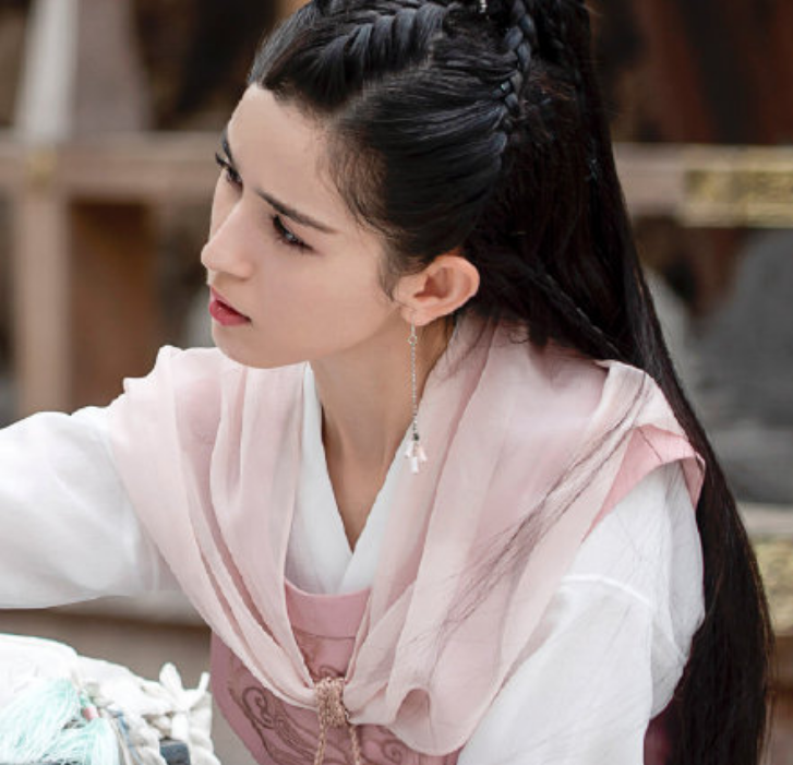 迪丽热巴|颜值力压热巴的“新疆美人”，新剧比女主还美，又一顶流预定了