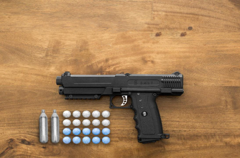 一百年前的非致命手枪,德国制造,没有枪管,但能让敌人失去抵抗能力