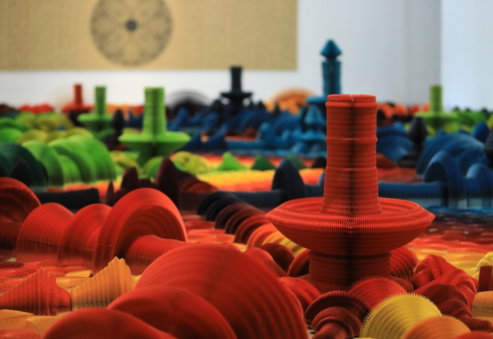 今日美术馆|网红纸艺术作品来了！160平米的缤纷花海、伸缩自如的石膏像……