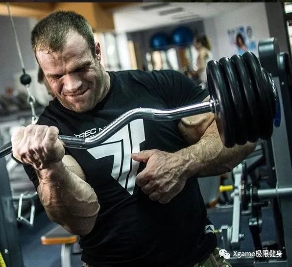 那些健身只练二头肌的人,最后怎么样了?