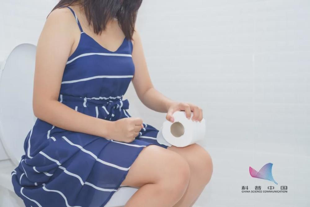 尿液|注意！上完厕所最好看一眼，尿液出现这几种颜色要当心了！