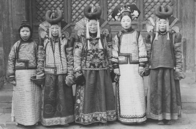 清朝老照片中后宫嫔妃为何都很丑那是因为你没见过漂亮的