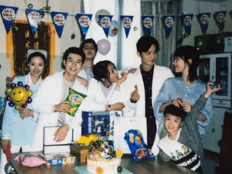 余生,请多指教|《余生》路透照曝光，男女主CP感十足，网友：肖战谈恋爱太酸了