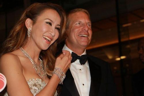 王志文|吃瓜日报丨玲花老公辱骂女艺人？女星与工作人员试吻戏？沙宝亮救人？