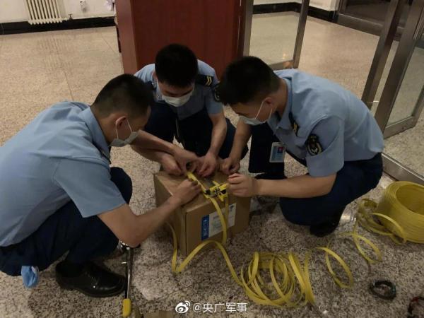 空降兵|暖心后续！皮肤科专家为抗洪官兵巡诊