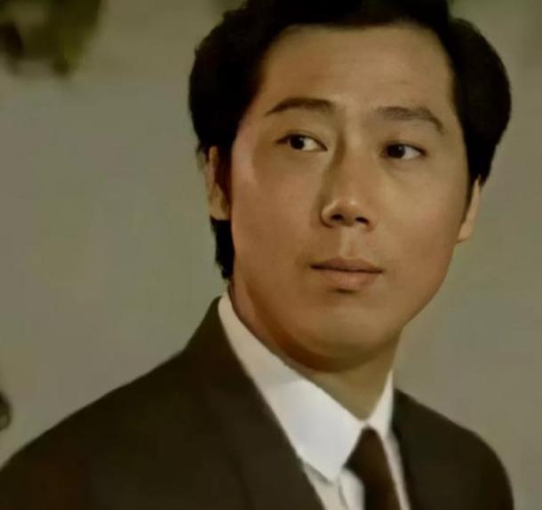 身家过亿的李成儒住故宫旁四合院,为什么让前妻儿子住18平米小屋?