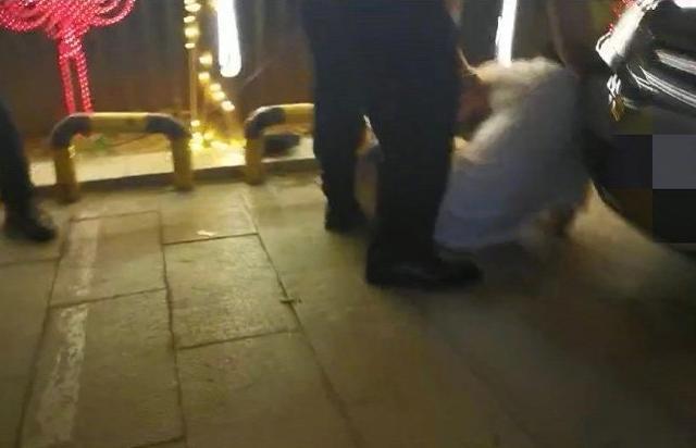 仝卓|仝卓因爆料遭暴力胁迫，秒删被打倒地照之后，已经与外界失联4天
