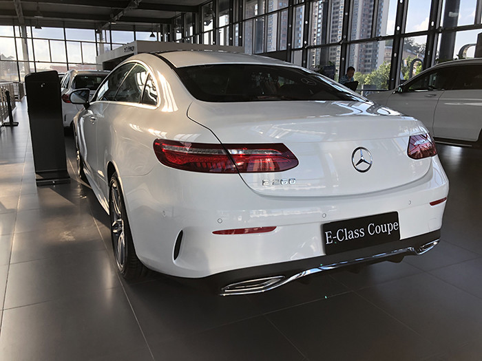 抢先看2020款奔驰e260coupe双门轿跑50万值不值