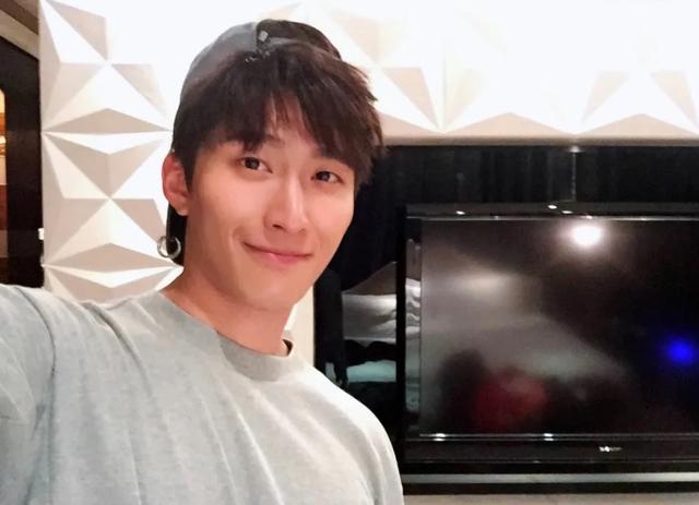 何超莲|“纯情少男”窦骁，坐稳赌王“准女婿”位子的背后，并不简单