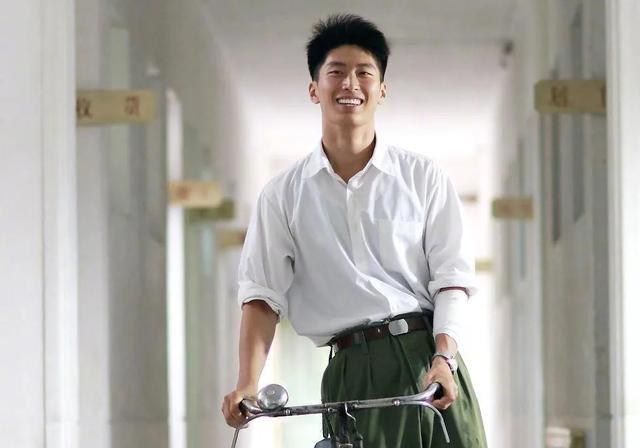 何超莲|“纯情少男”窦骁，坐稳赌王“准女婿”位子的背后，并不简单