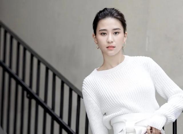 何超莲|“纯情少男”窦骁，坐稳赌王“准女婿”位子的背后，并不简单