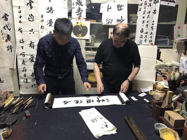 贾平凹|贾平凹靠书法暴富，明码标价1字4万；专家怒怼：捞过界！你怎么看