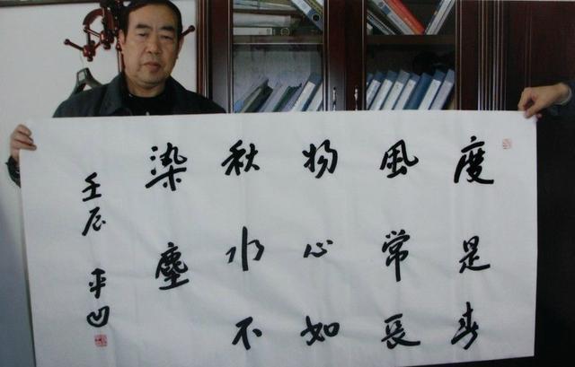 贾平凹|贾平凹靠书法暴富，明码标价1字4万；专家怒怼：捞过界！你怎么看