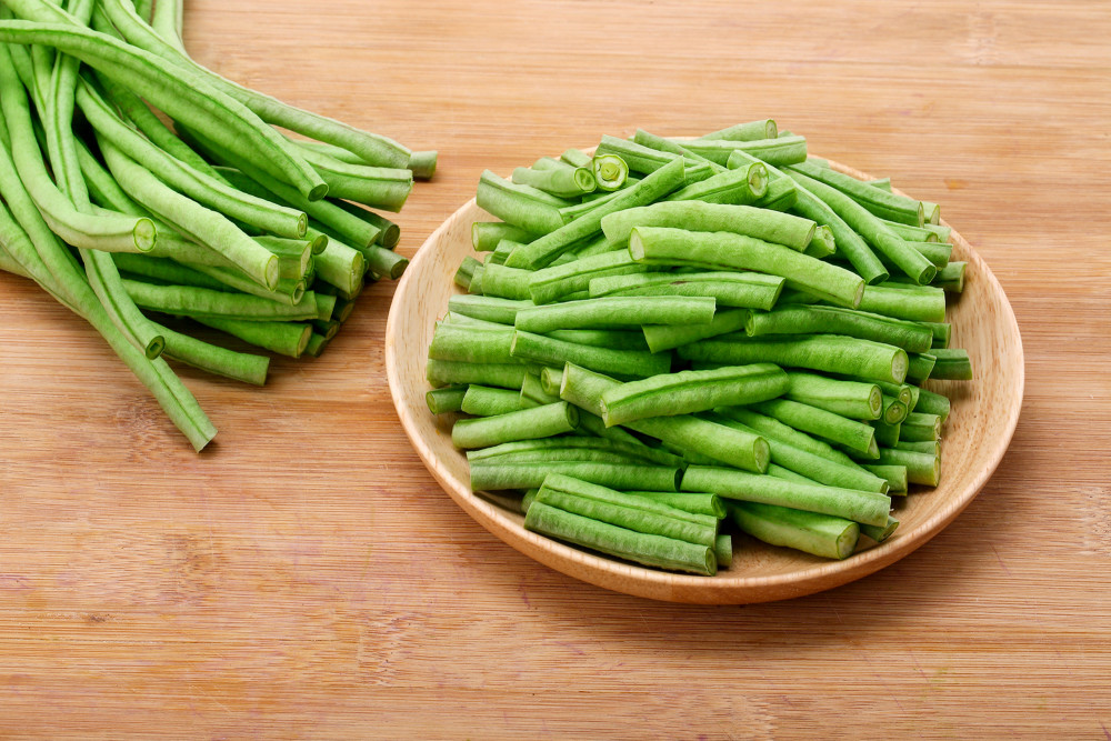 豇豆别名:豆角.分为:长豇豆,饭豇豆.性味:性平,味甘咸.