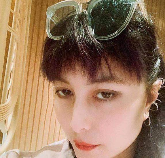 何超仪|真心佩服？二房何超仪晒杂志硬照，四太何超盈全点赞姐妹情深！