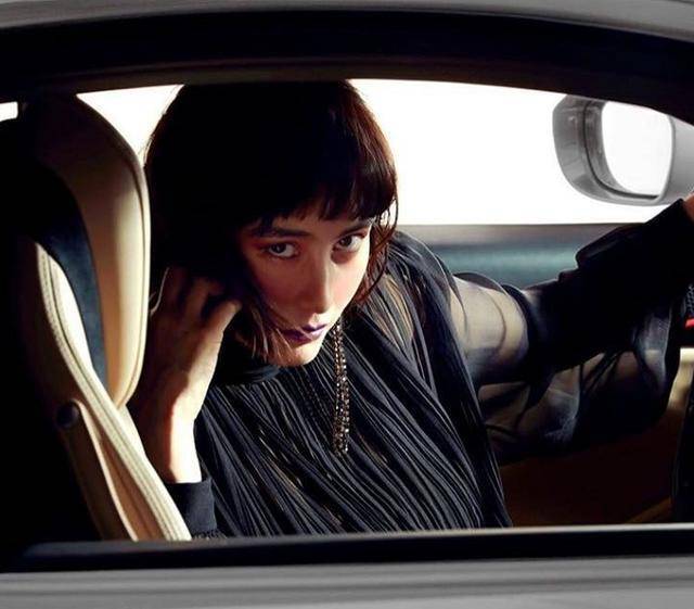 何超仪|真心佩服？二房何超仪晒杂志硬照，四太何超盈全点赞姐妹情深！