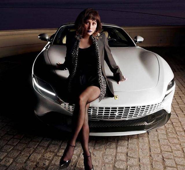 何超仪|真心佩服？二房何超仪晒杂志硬照，四太何超盈全点赞姐妹情深！