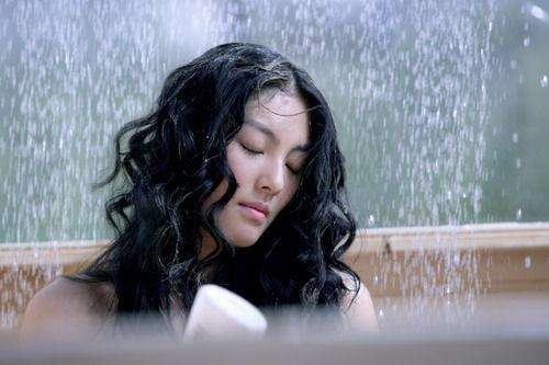 张雨绮|张雨绮成《乘风破浪》最大赢家，开播后拿下三个代言，成功翻盘！