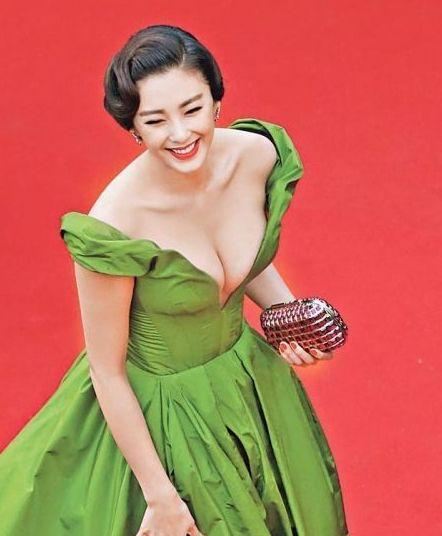 张雨绮|张雨绮成《乘风破浪》最大赢家，开播后拿下三个代言，成功翻盘！