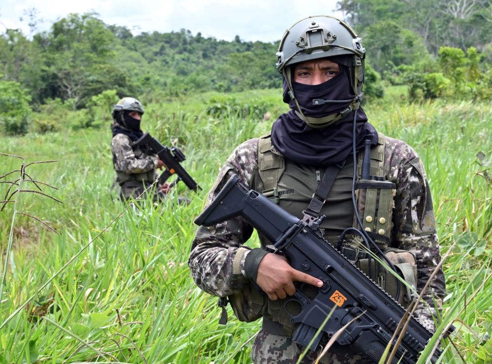 "政府不管我们管!"南美毒枭铁血防疫,谁敢不服一律机关枪消毒