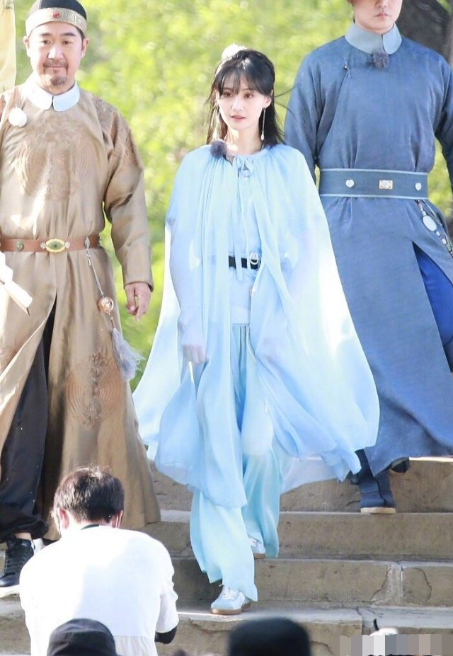 郑爽|郑爽又瘦了？参加综艺生图流出，看到双腿后怀疑自己的眼睛