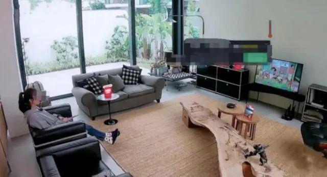 章子怡|章子怡两亿豪宅曝光，宫廷级装修太奢华，三层小楼还带泳池花园