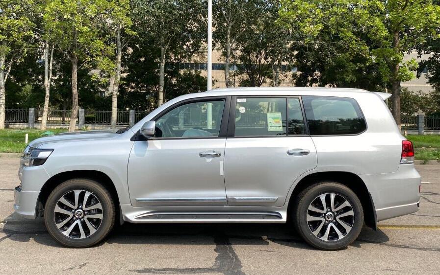 大批2021款丰田陆巡到港车长51米8缸动力四驱预售60万起