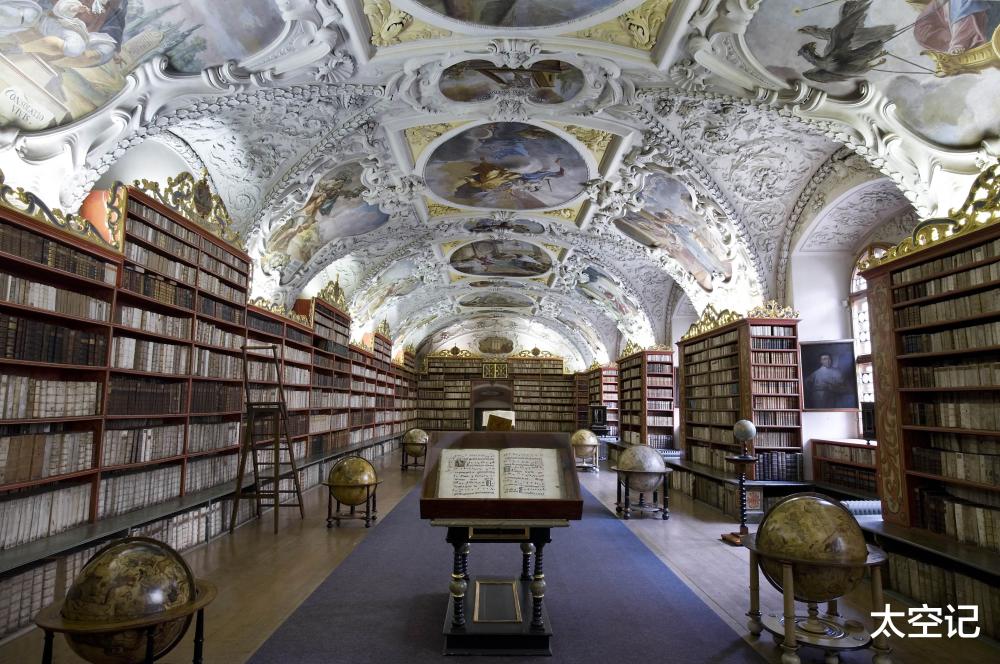 宇宙|宇宙中每个天体都在有序转动，那么宇宙又在围绕什么运转？