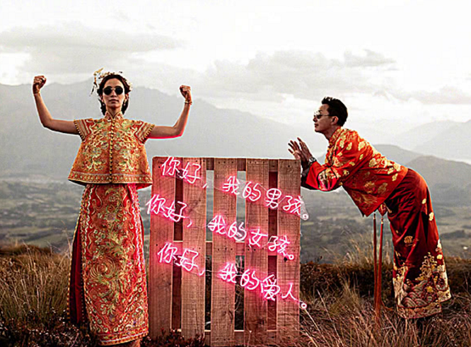 张馨予|明星婚纱照：吉娜优雅，卢靖姗搞怪，看到张馨予：一般人做不来