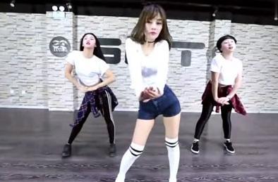 李小璐|即将复出？李小璐暴瘦脸颊凹陷，凌晨还在继续工作