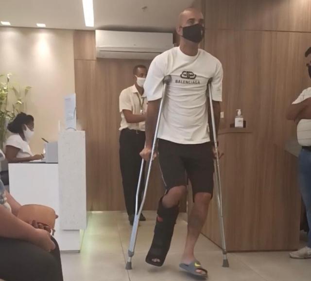 前鲁能功勋外援脚踝韧带断裂 将伤缺半年 愿他早日康复 腾讯新闻