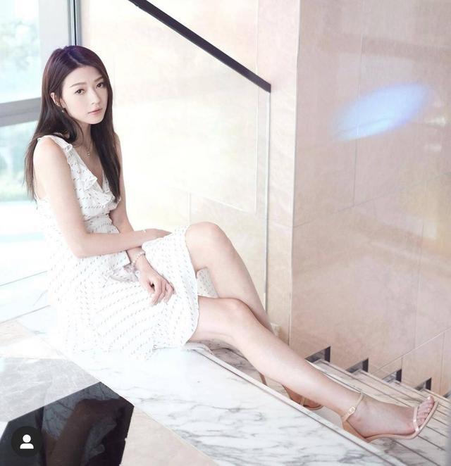 或者是"放蛇"的一楼一凤,大赞其身材苗条,绝对有能力做陈敏之的接班人