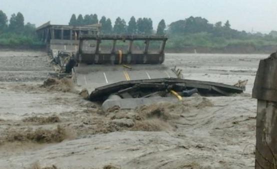 欲速不达 大桥刚建成就垮掉 吨钢筋从天而降 致75人死亡 腾讯新闻