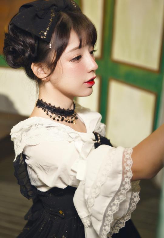 中国第一萝莉王奕萌被质疑整容,无奈晒自黑视频:我整容,你买单